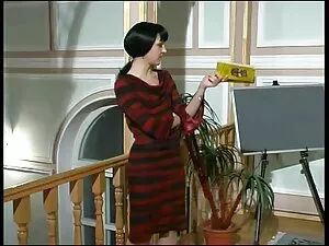 Una jovencita se top ...