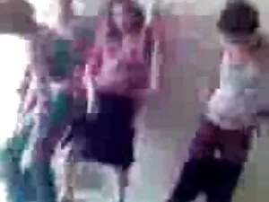 Mujer con un gran cu ...
