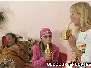 Johnny Sins azotó a  ...