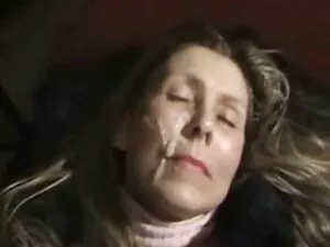 Golpea a la chica en ...